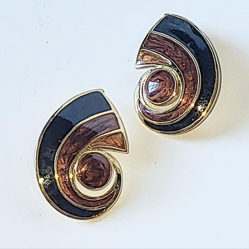 TRIFARI BLACK & BROWN ENAMEL CLIP EARRINGS